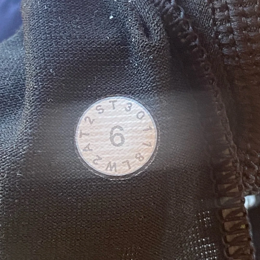 Lululemon Slide With Me Bra in Chirasu Black / Chirakasu Alpine White ~ 6 - Picture 9 of 11